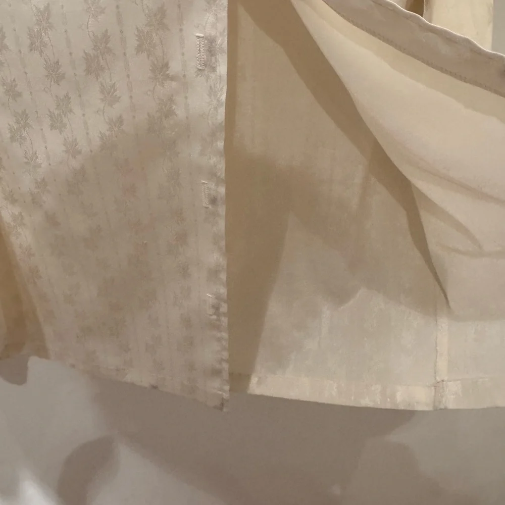 VINTAGE Oscar de la Renta Elegant Cream Blouse. Fits like a 10. - Picture 7 of 9